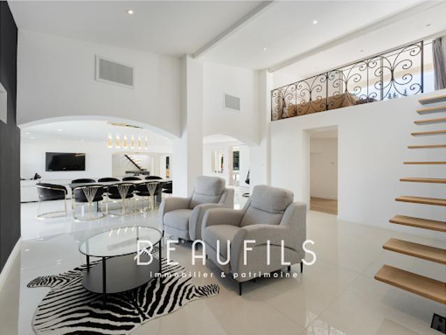 Vente Maison 12 pièces 402 m2 Nimes