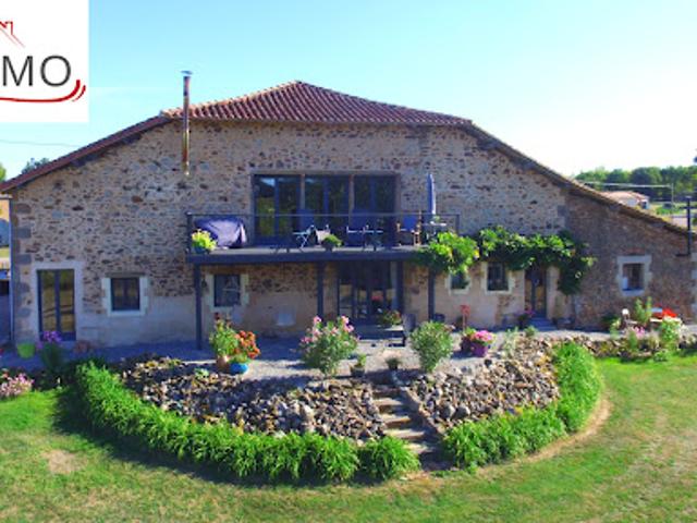 Vente Maison 12 pièces 540 m2 Confolens