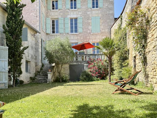 Vente Maison 12 pièces 515 m2 Châteauneuf sur Charente