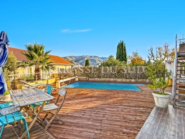 Vente Maison 133 m2 avec Studio, Terrasses, Jardin, Piscine et Garage sur Parcelle de 445 m2 Marseille 11