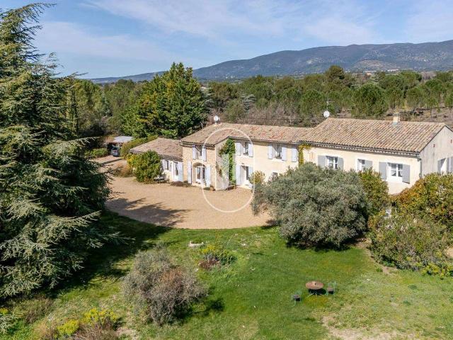 Vente maison 13 pièces Cucuron 84