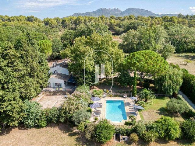 Vente maison 13 pièces Vacqueyras 84