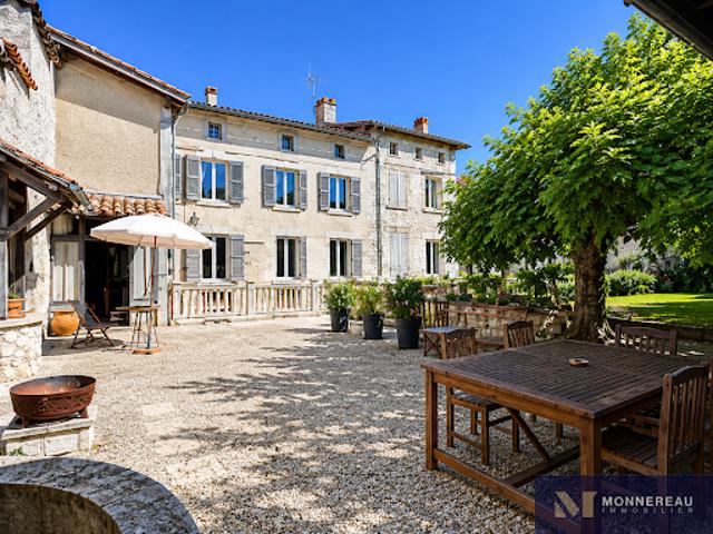 Vente Maison 13 pièces 248 m2 Barbezieux Saint Hilaire
