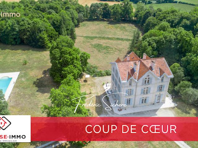 Vente Maison 13 pièces 341 m2 Saint Jean d'Angély