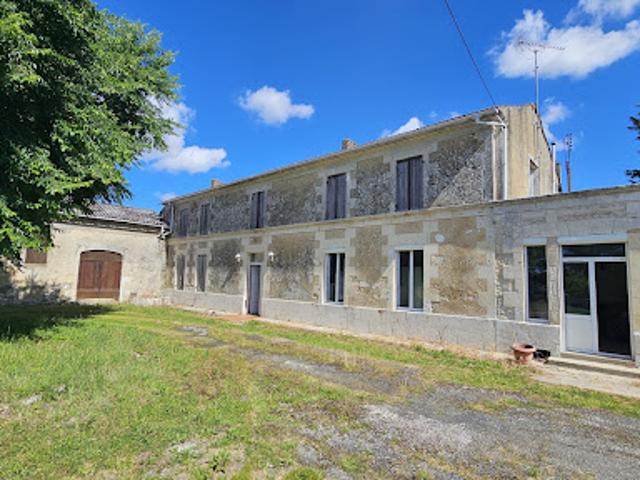 Vente Maison 13 pièces 300 m2 Semussac