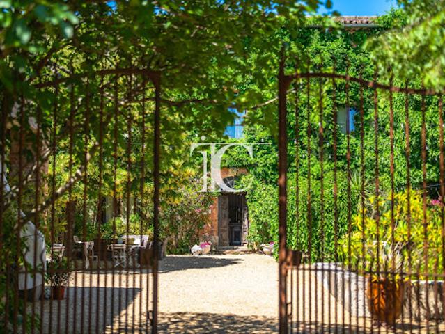 Vente Maison 13 pièces 466 m2 Rochegude