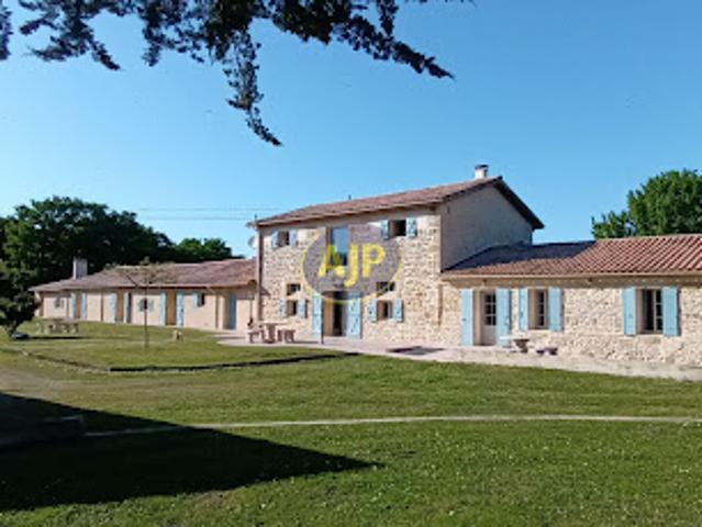 Vente Maison 13 pièces 550 m2 Saint Vivien de Médoc