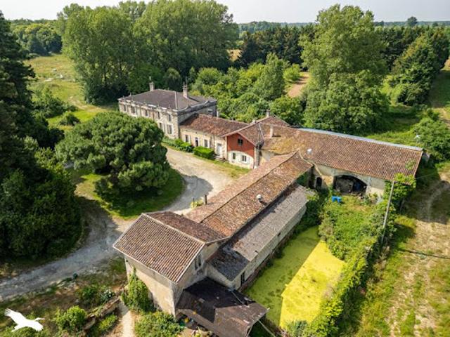 Vente Maison 13 pièces 650 m2 Ecoyeux