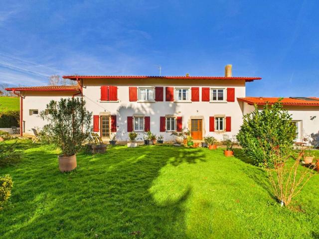 Vente maison 14 pièces Guiche 64