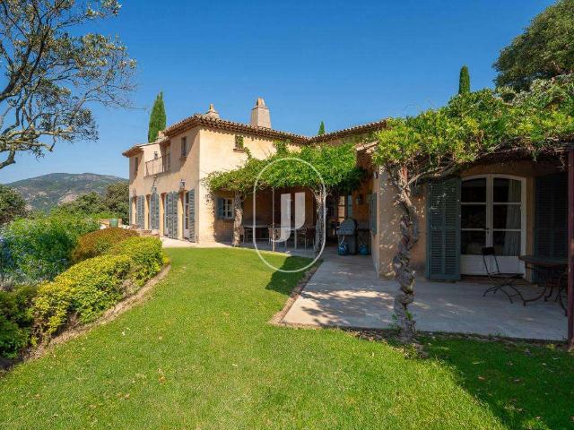 Vente maison 14 pièces Plan de la Tour 83