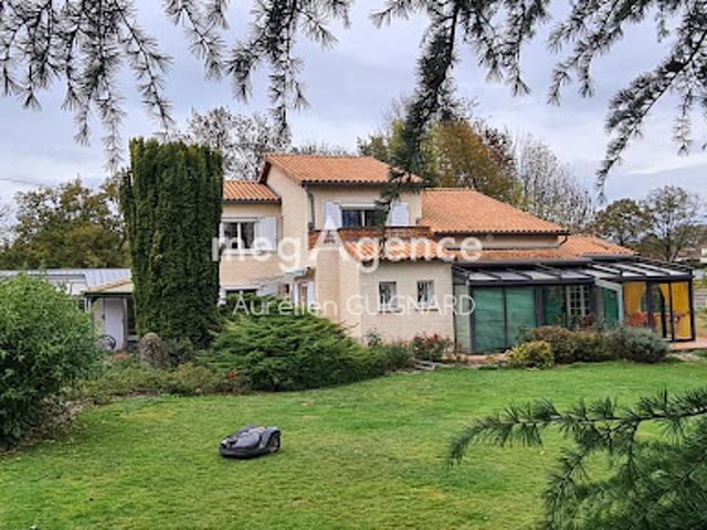 Vente Maison 14 pièces 164 m2 Bressuire