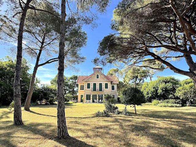 Vente Maison 14 pièces 355 m2 Aigues Mortes