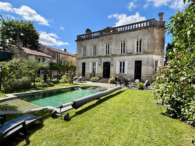Vente Maison 14 pièces 365 m2 Saint Porchaire
