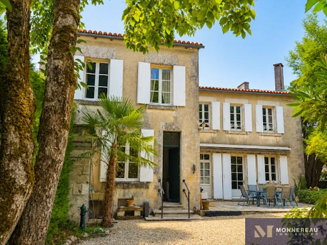 Vente Maison 14 pièces 390 m2 Barbezieux Saint Hilaire