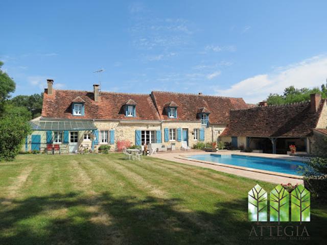 Vente Maison 14 pièces 422 m2 Saint Denis de Jouhet