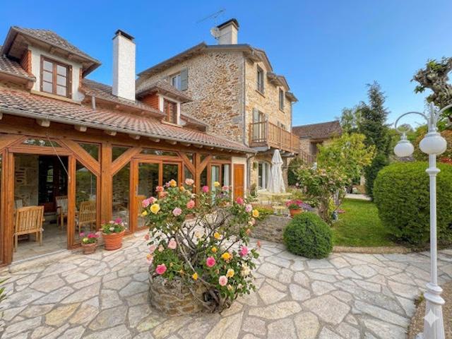 Vente Maison 15 pièces 385 m2 Vitrac