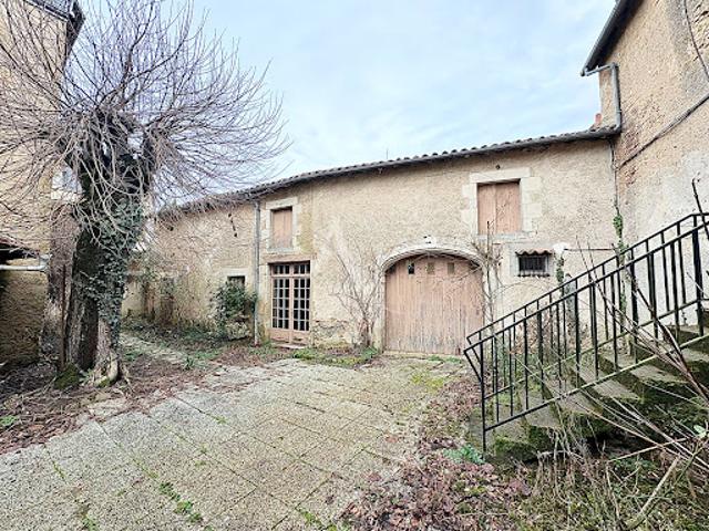 Vente Maison 15 pièces 464 m2 Montmorillon
