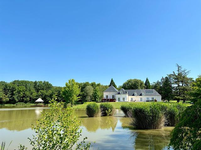 Vente Maison 16 pièces 640 m2 Saint Cyran du Jambot