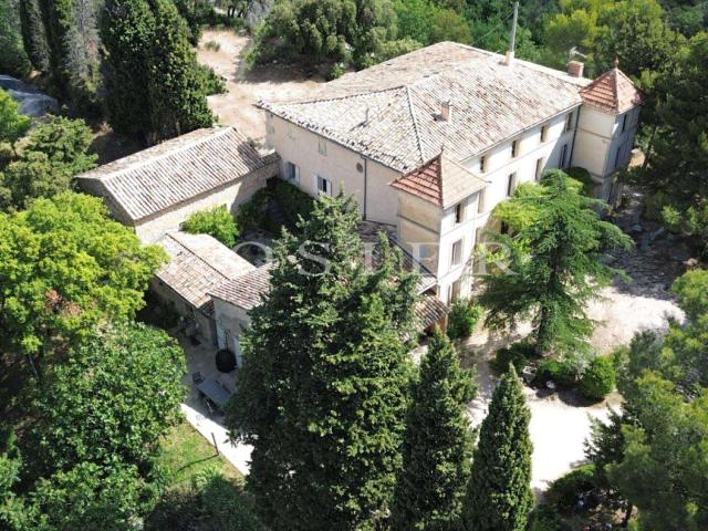 Vente maison 17 pièces Saint Saturnin lès Apt 84