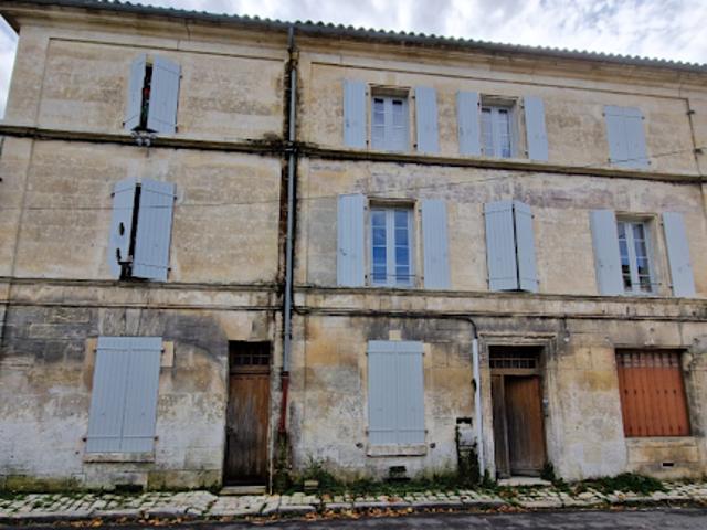 Vente Maison 17 pièces 277 m2 Châteauneuf sur Charente