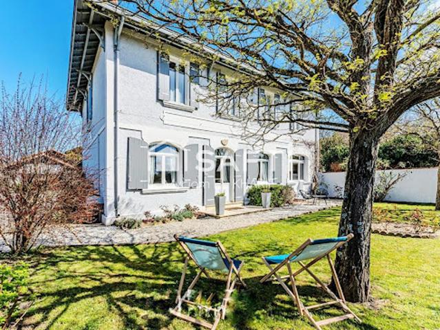 Vente Maison 17 pièces 350 m2 Gastes
