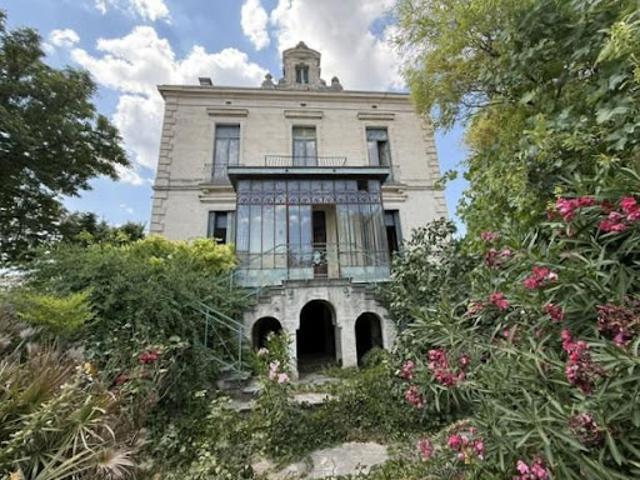 Vente Maison 17 pièces 372 m2 Nimes