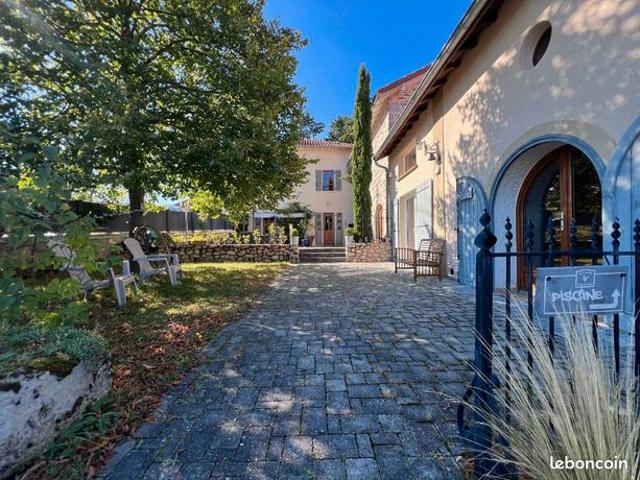 Vente | Maison | 17p | 11ch | 554.00 m² | Saint André d'Apchon | Expo Est/Sud | Terrasse · Balcon · Jardin · Piscine
