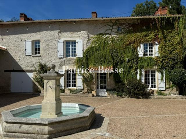 Vente Maison 18 pièces 277 m2 Angouleme