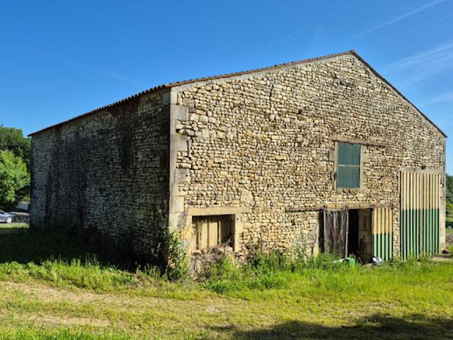 Vente Maison 1 pièce 170 m2 Saint Coutant le Grand