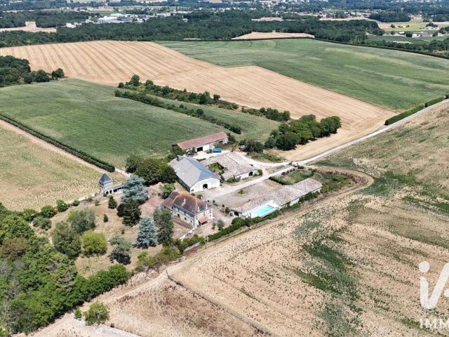Vente maison 20 pièces Saint Hilaire du Bois 17