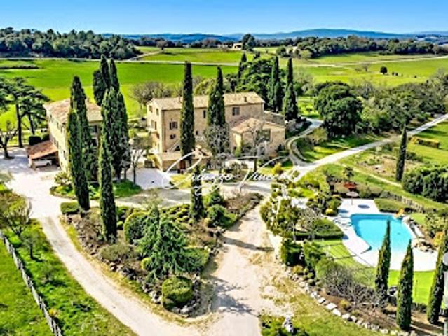 Vente Maison 20 pièces 1950 m2 Tourtour