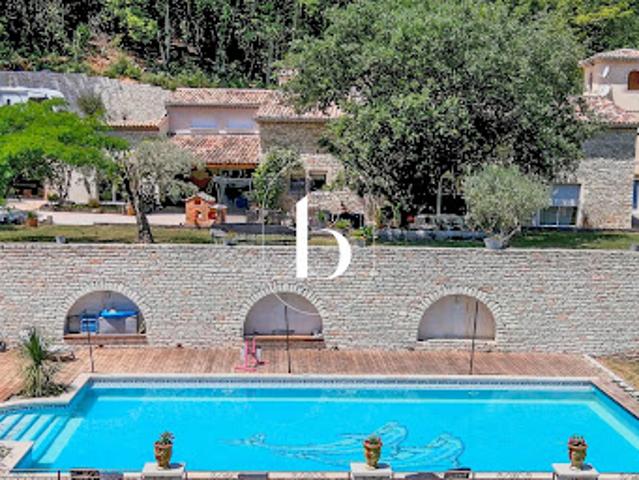 Vente Maison 20 pièces 620 m2 Barjac