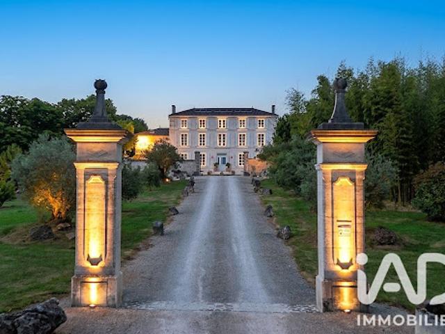 Vente Maison 23 pièces 940 m2 Jarnac