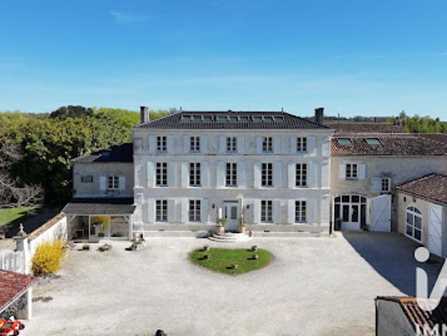 Vente Maison 23 pièces 940 m2 Jarnac