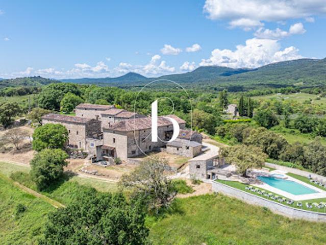 Vente Propriété 32 pièces 900 m2 Barjac