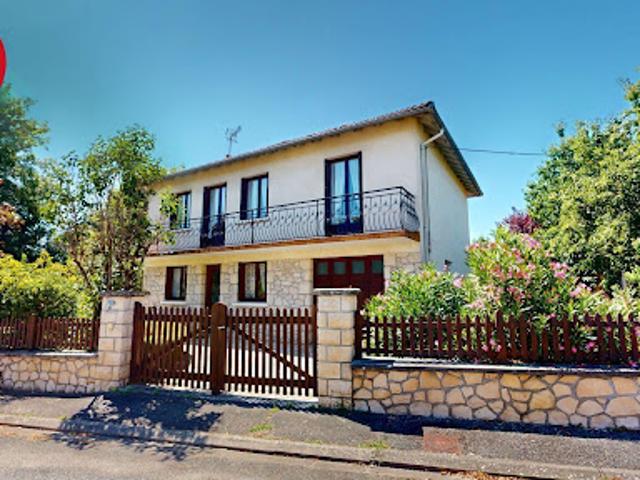 Vente Maison 7 pièces 112 m2 Saint Etienne de Maurs