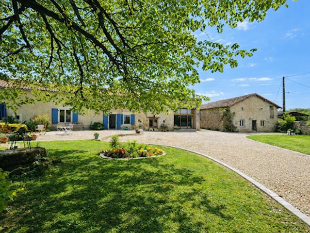 Vente Maison 7 pièces 136 m2 Limalonges