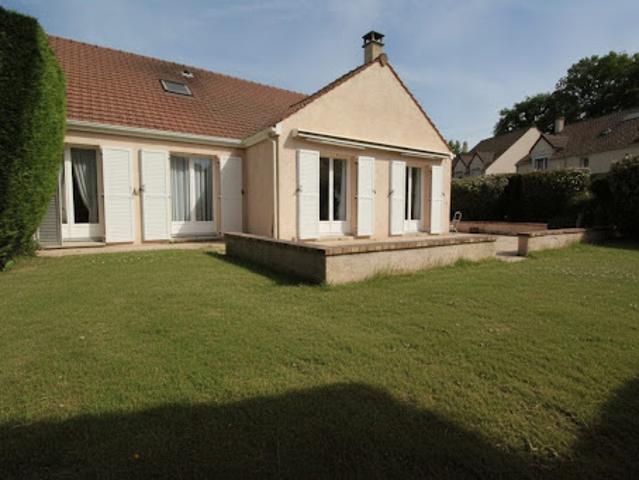 Vente Maison 7 pièces 154 m2 Le Mesnil Saint Denis