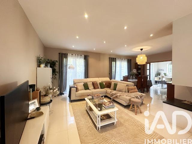 Vente Maison 7 pièces 155 m2 La Varenne Saint Hilaire