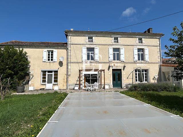 Vente Maison 7 pièces 156.1 m2 Rouillac