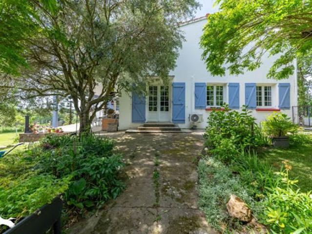 Vente Maison 7 pièces 151 m2 Vacquiers