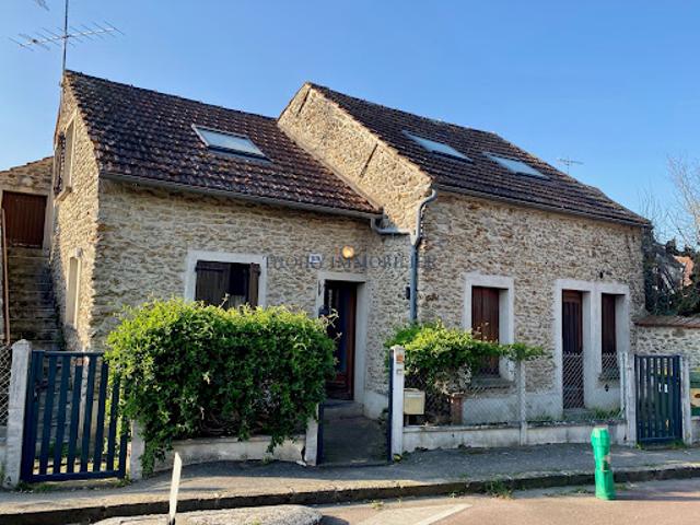 Vente Maison 7 pièces 152 m2 Montfort l'Amaury
