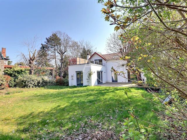 Vente Maison 7 pièces 165 m2 Le Mesnil le Roi