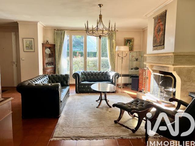 Vente Maison 7 pièces 160 m2 Le Mesnil le Roi