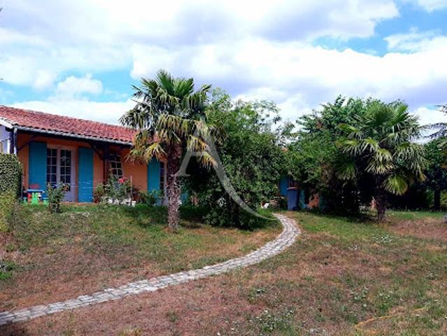 Vente Maison 7 pièces 160 m2 Saint Jean d'Angély
