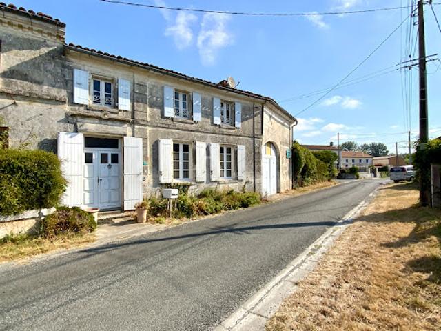 Vente Maison 7 pièces 160 m2 Saintes