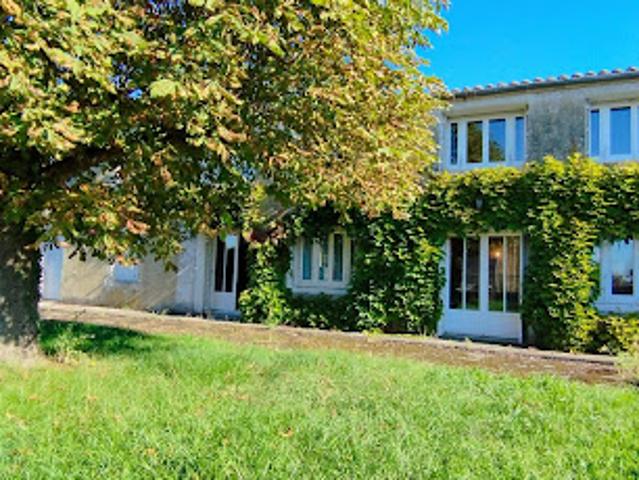 Vente Maison 7 pièces 163 m2 Saint Georges de Longuepierre