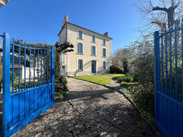 Vente Maison 7 pièces 176 m2 Ruelle sur Touvre