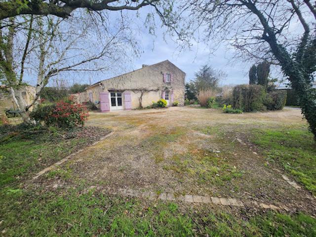 Vente Maison 7 pièces 176 m2 Sainte Gemme la Plaine