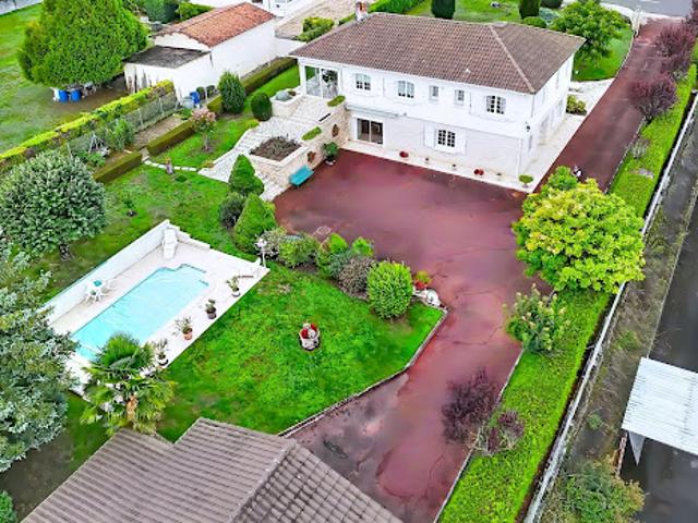 Vente Maison 7 pièces 177 m2 Châteauneuf sur Charente